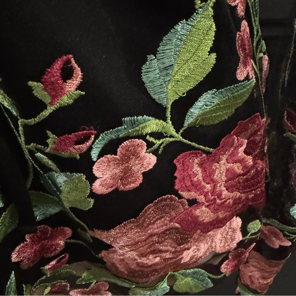 🖤 VENUS Black Floral Embroidered Mesh Sleeve Blouse – Size M - Picture 3 of 11